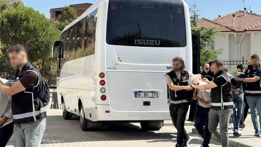 Daltonlara Bursa'da baskın! Vatandaşın evini basıp kurşunladılar