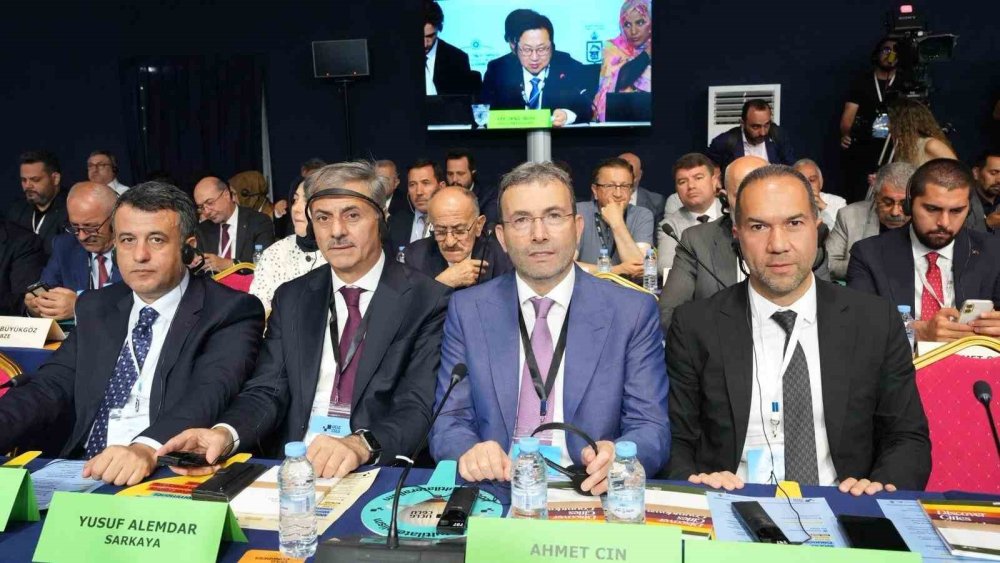 Başkan Altay Niğde'yi de yanında yukarıya taşıdı