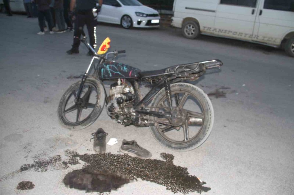 Beyşehir'deki kaza kamerada! Plakasız motosiklet tıra çarptı