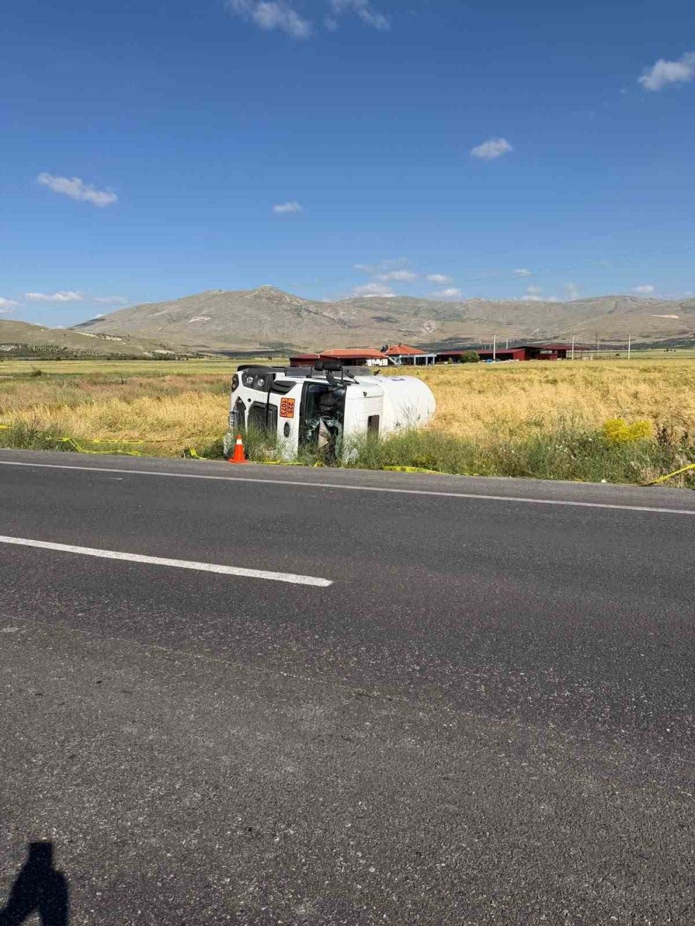 Afyon'da Tanker Kazası: Yan Yattı, Trafik Aksadı