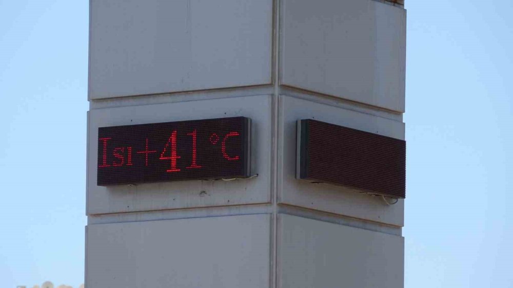 Antalya’da Kavurucu Sıcak: Termometreler 41 Dereceyi Gördü