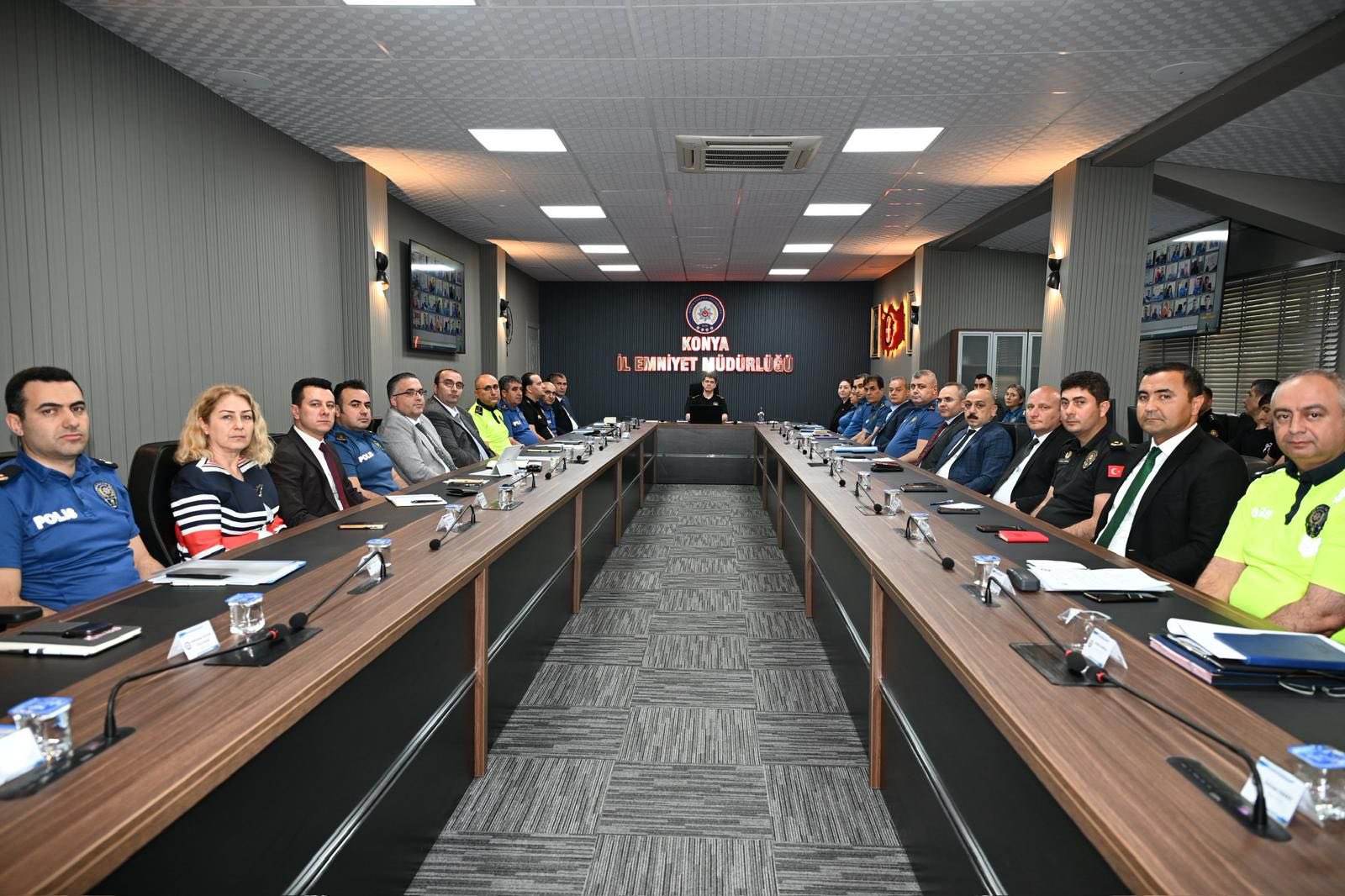 konya-emniyet-toplanti.jpg