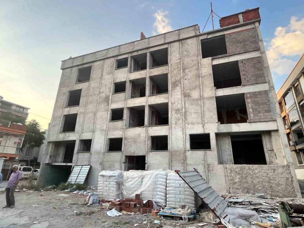 İzmir'de İnşaat Skandalı: Aynı Daireyi Çok Kişiye Sattılar!