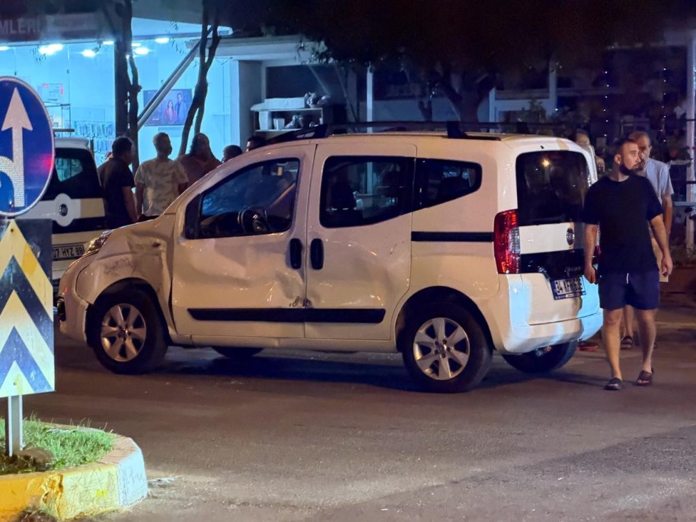 Motosiklet sürücüsü ağır yaralı! Caddeyi trafiğe kapattı