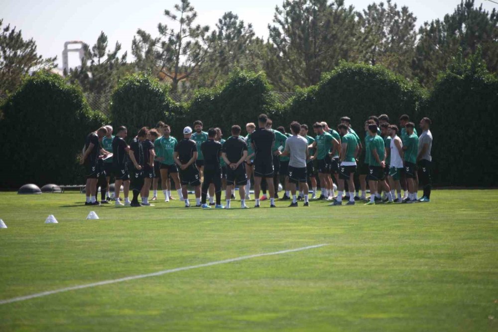 İlhan Palut'tan Transfer Açıklaması: Konyaspor'da Hedef 9 Oyuncu