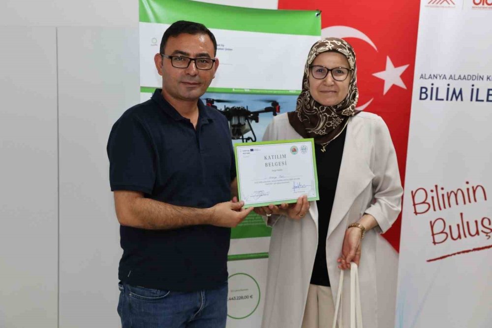 Alanyalı Çiftçilere Akıllı Tarım ve Modern Sulama Eğitimi Verildi