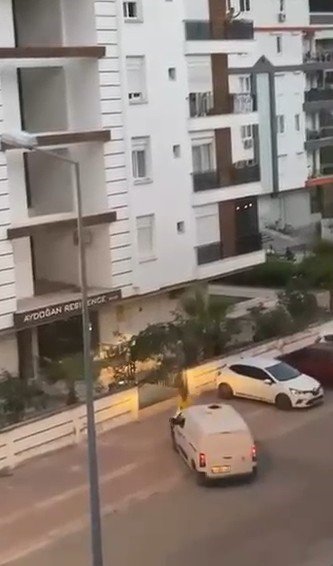Antalya’da Yol Verme Tartışması Kanlı Bitti: Sürücü Dehşet Saçtı!