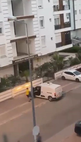 Antalya’da Yol Verme Tartışması Kanlı Bitti: Sürücü Dehşet Saçtı!