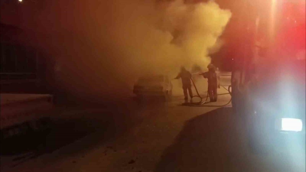 İznik’te Gece Yarısı Kundaklama: Otomobil Alevlere Teslim Oldu