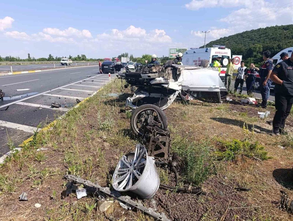 Konya'da Korkunç Kaza: Motoru Yerinden Fırlayan Otomobil Hurdaya Döndü