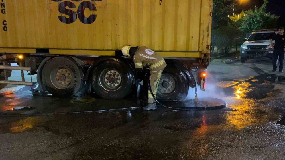 Lastikleri yandı farkedince itfaiyeye kadar sürdü