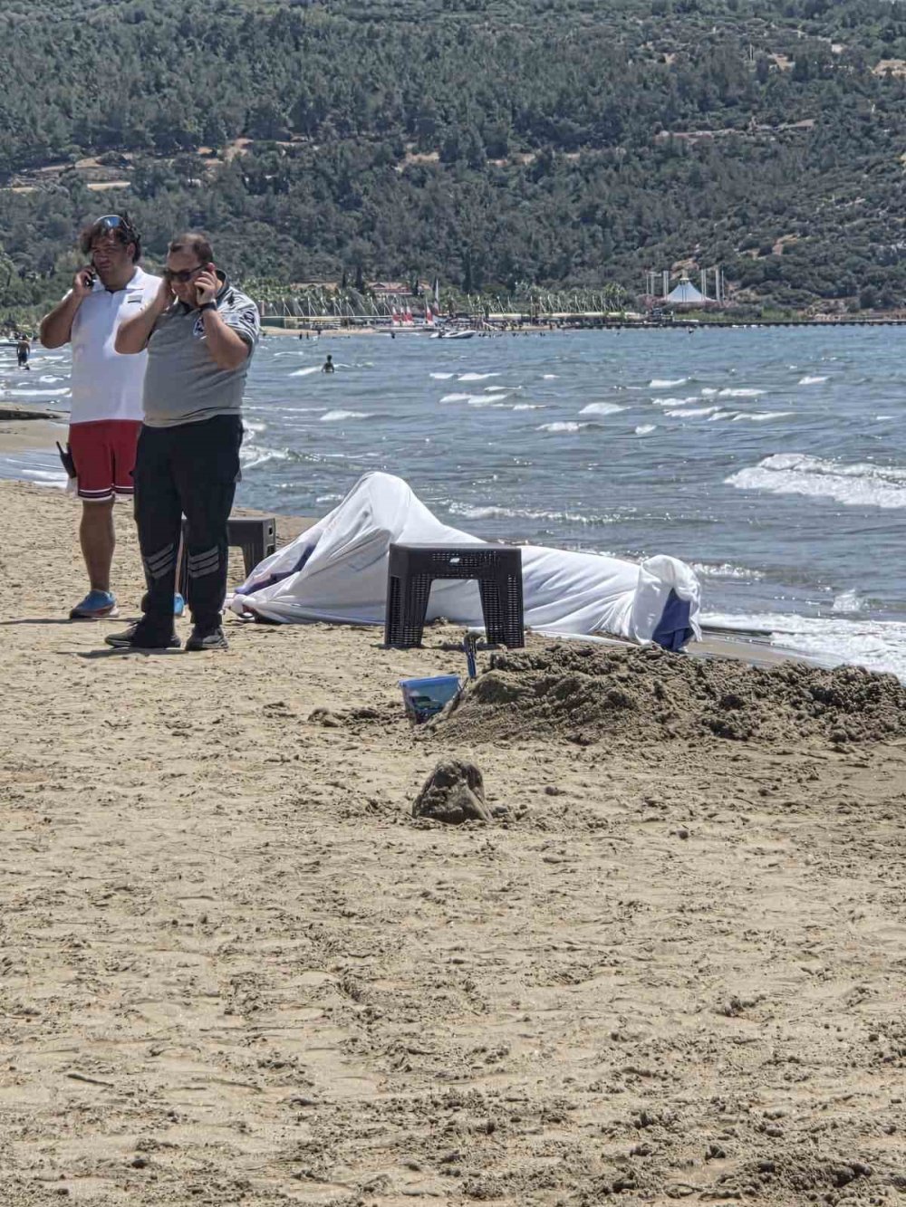 Sahilde Erkek Cesedi! Boynunda tel olduğu iddiası