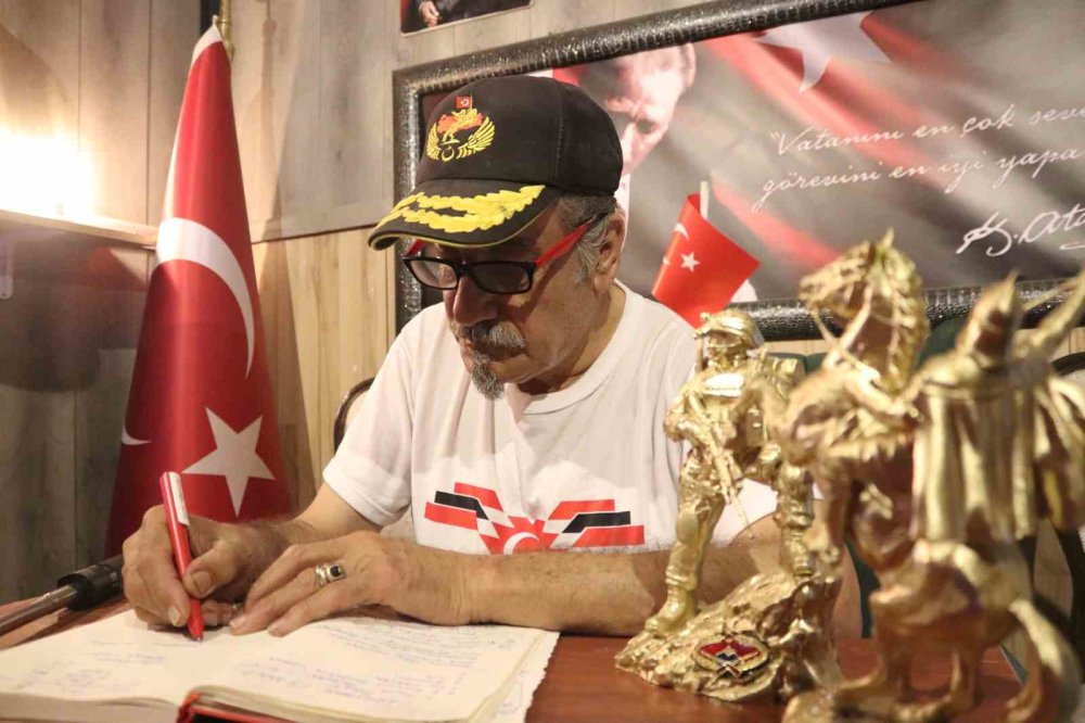 164 Figürle Tarihe Yolculuk: İzmirli Sanatçının "Kızıl Elma" Tutkusu