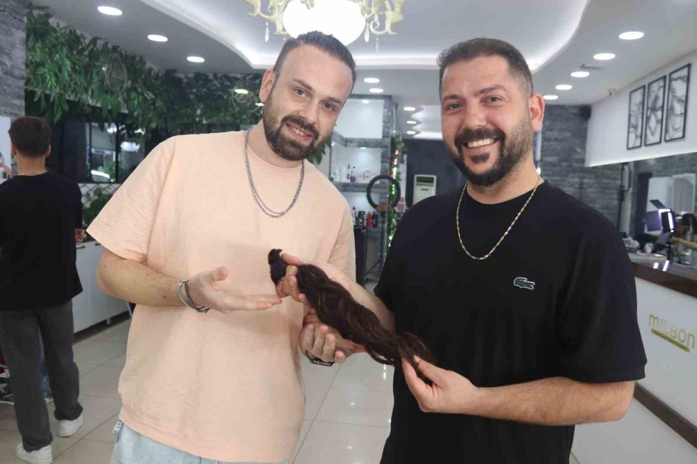 5 Yıldır Büyüttüğü Saçlarını Kanserli Çocuklara Umut İçin Kesti