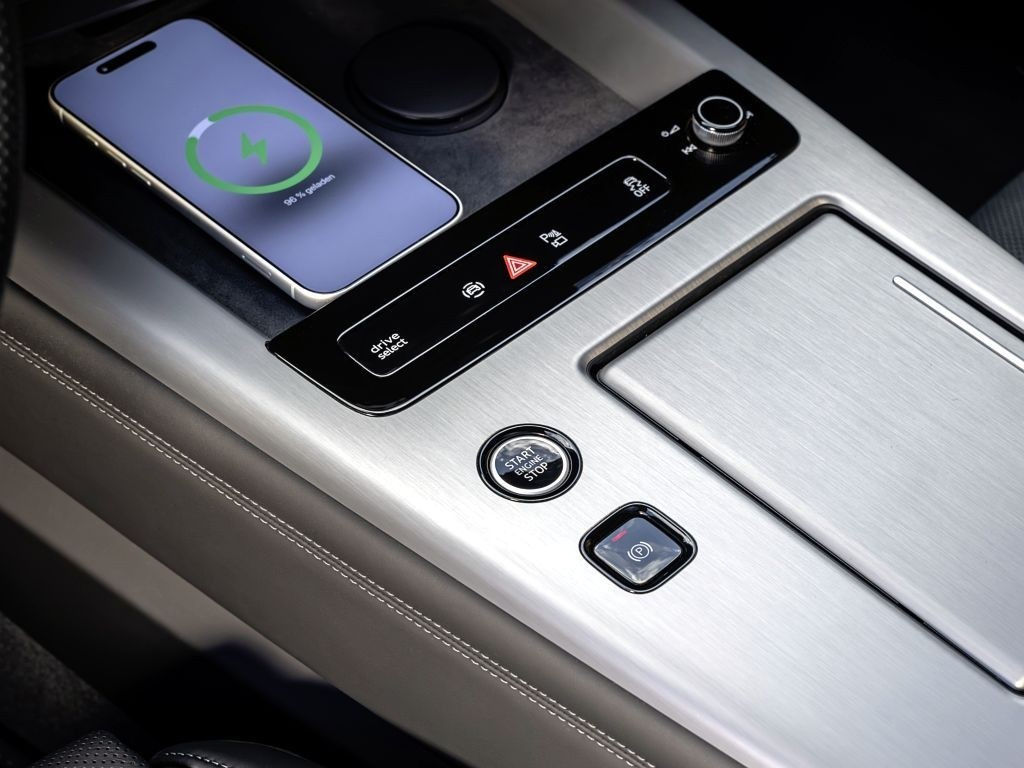 audi-interior-2.jpg
