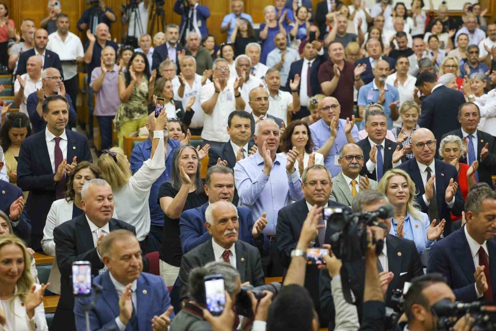 Özgür Özel’den Kemal Kılıçdaroğlu’na Tarihi Genel Başkanlık Çağrısı