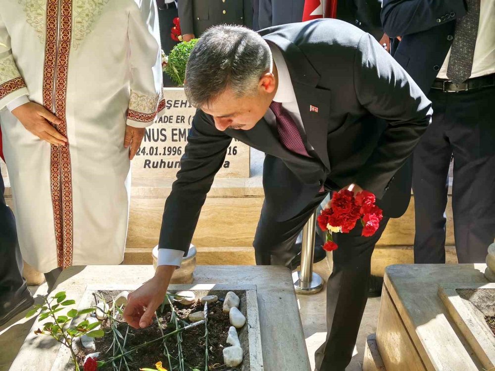 Bakan Çiftçi 15 Temmuz Şehitliği’ndeki anma programına katıldı