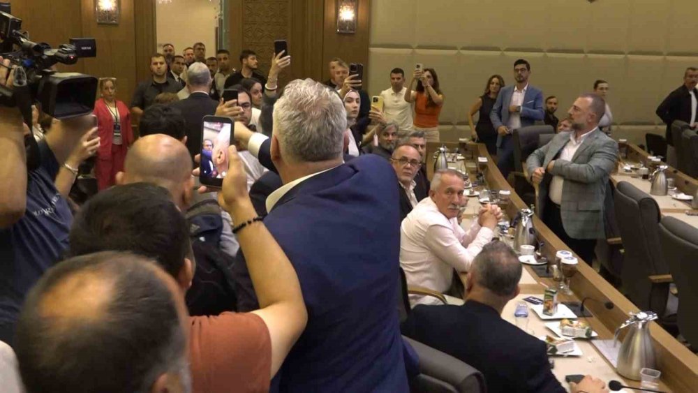 Bursa Büyükşehir Meclisi’nde tansiyon yükseldi