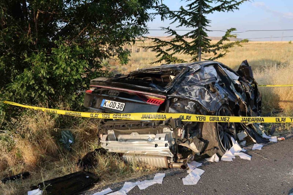 Kaza sonrası ortalık savaş alanına döndü: Aynı aileden 3 ölü 1 yaralı