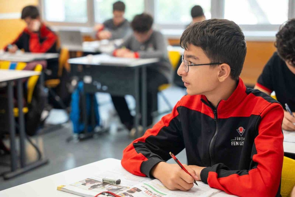 TÜBİTAK Fen Lisesi Sınavı İçin Son Gün: 90 Bilim Yıldızı Aranıyor
