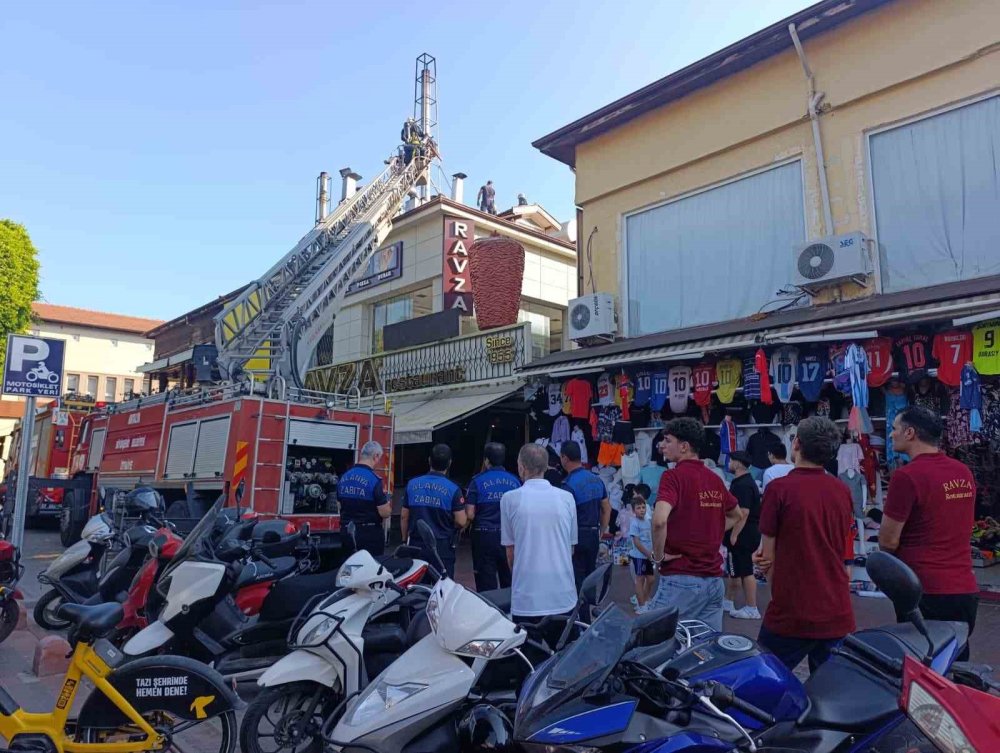Alanya'da panik anları! Çarşı bir anda karıştı