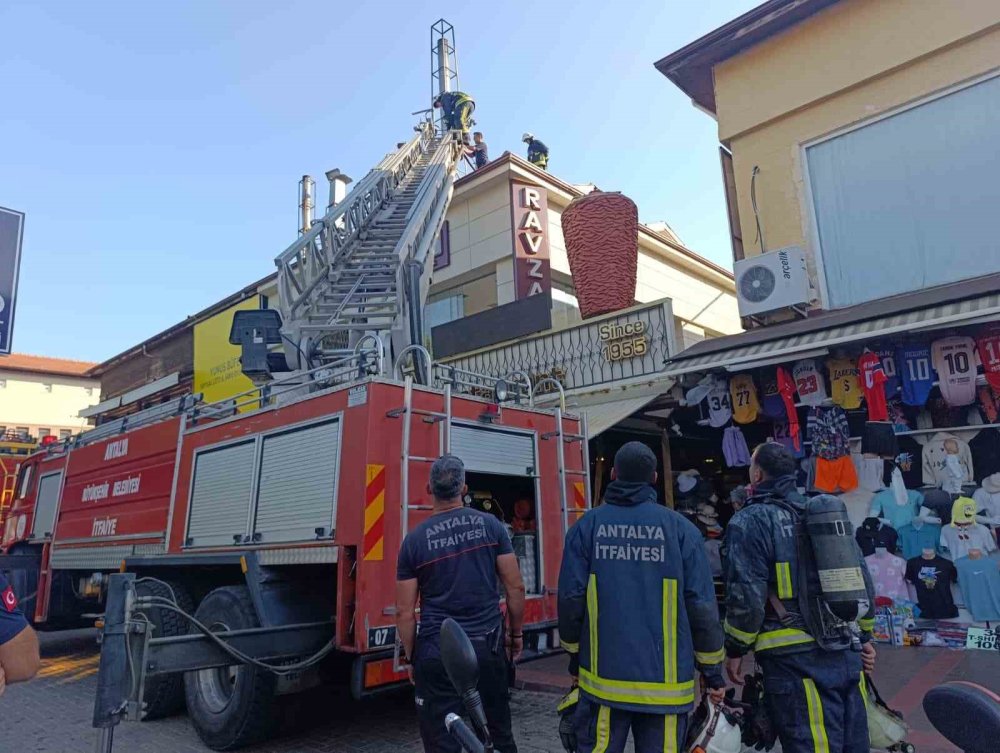 Alanya'da panik anları! Çarşı bir anda karıştı