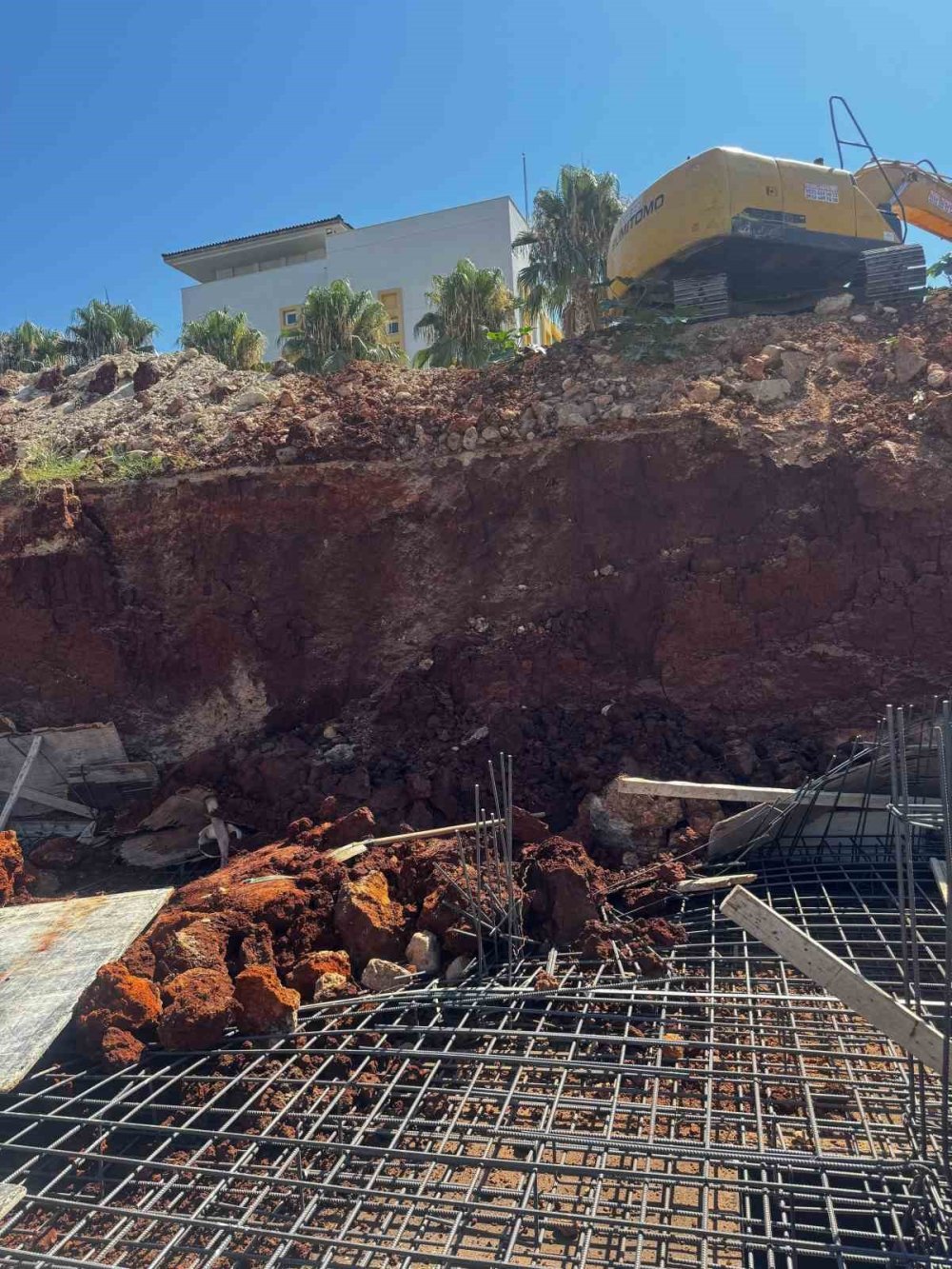 Antalya'da inşaat şantiyesinde göçük: 2 işçi yaralandı