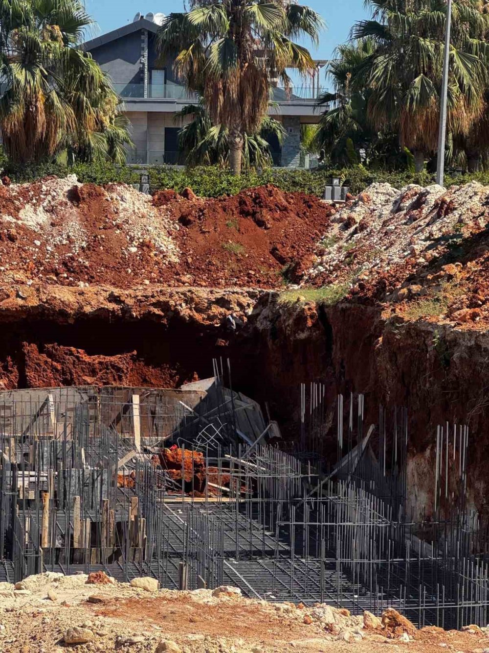 Antalya'da inşaat şantiyesinde göçük: 2 işçi yaralandı