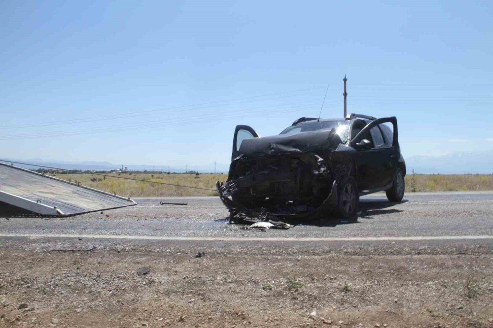 Beyşehir'de İki SUV Kafa Kafaya Çarpıştı: 9 Kişi Yaralandı