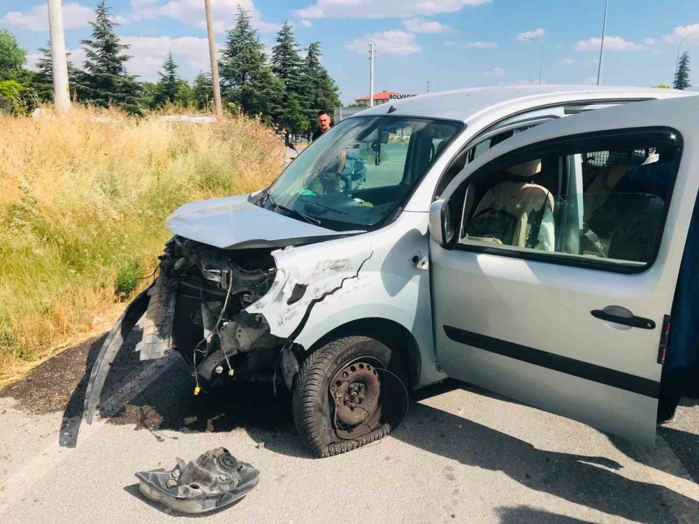 Bolvadin'de kaza! 4 yaralı var