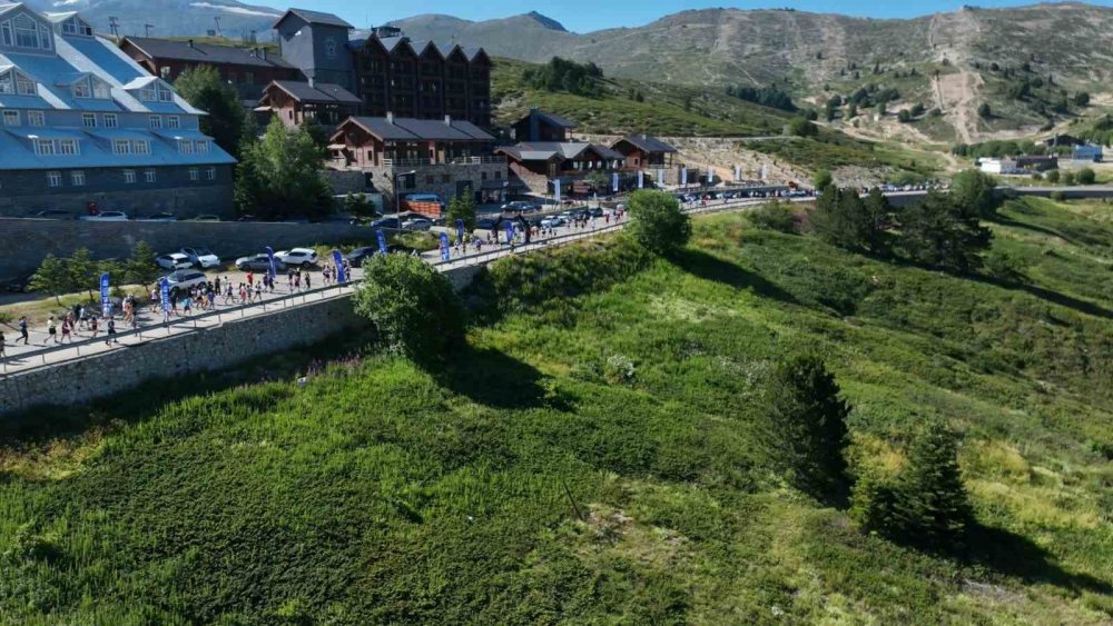 Bursa yanıyor Uludağ donuyor