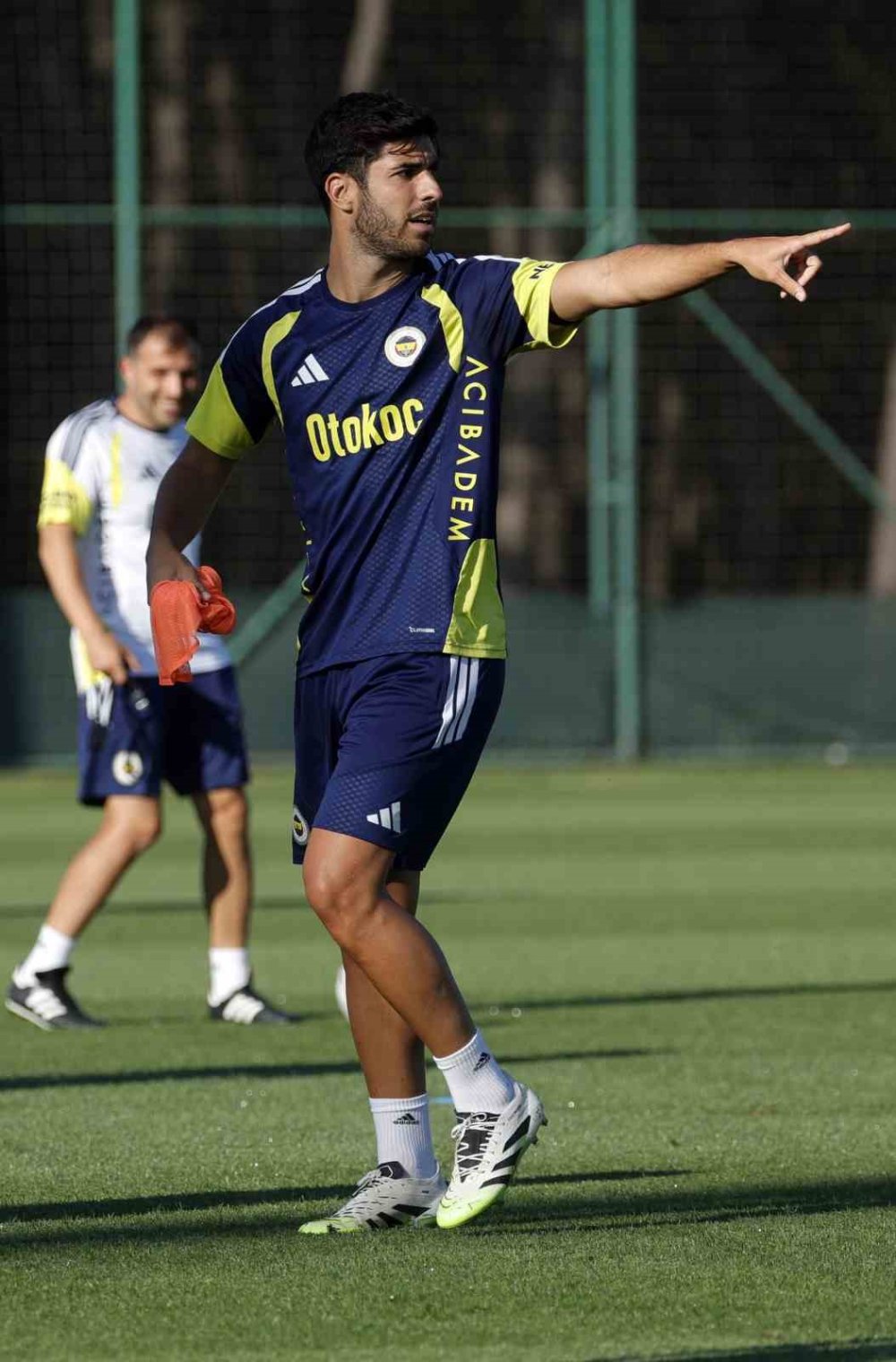 İsmail düğünü yapıp antrenmana geldi