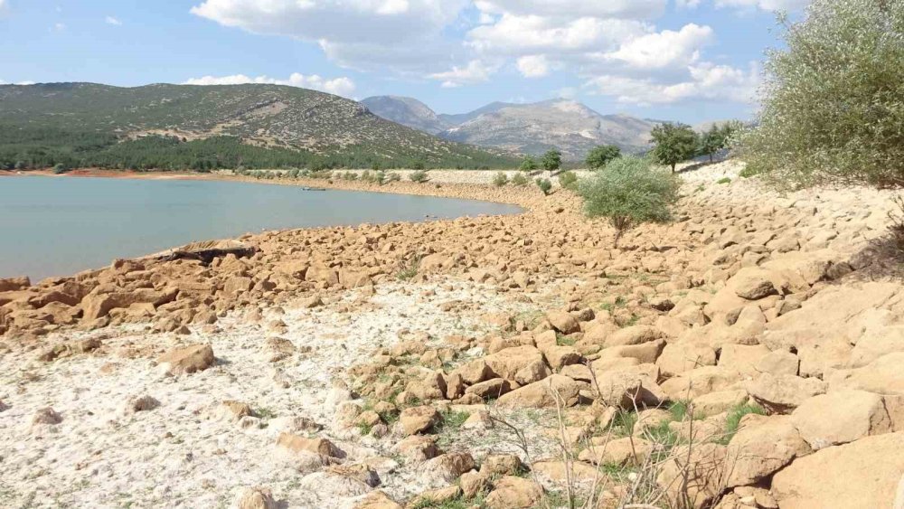 Konya'nın Obruk Korkusu Isparta'ya Sıçradı: Atabey Göleti'nde İnceleme Başlatıldı