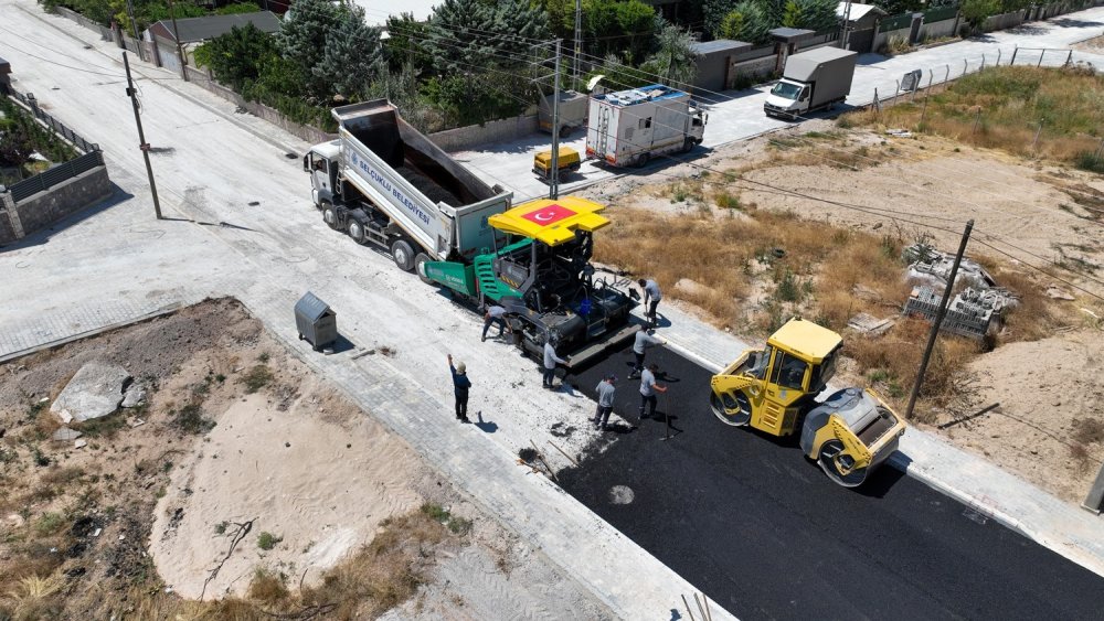 Selçuklu’da Ulaşım Konforu Artıyor: İki Sokağa Bin 50 Ton Sıcak Asfalt