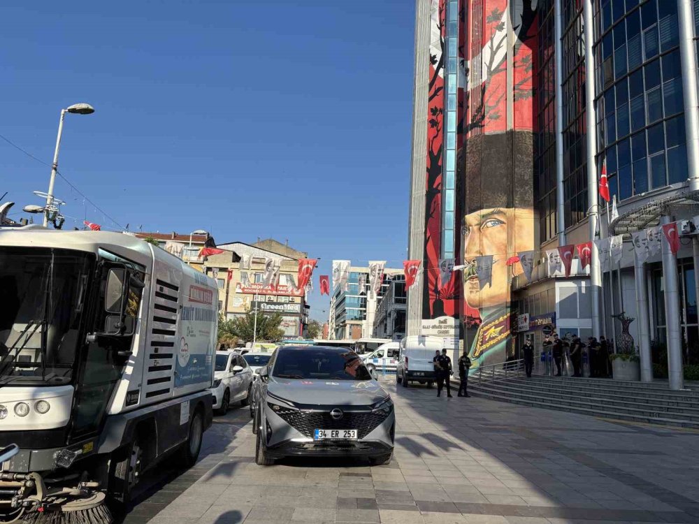 İzmit Belediyesine Operasyon: Başkan Hürriyet ve Eşi Gözaltına Alındı