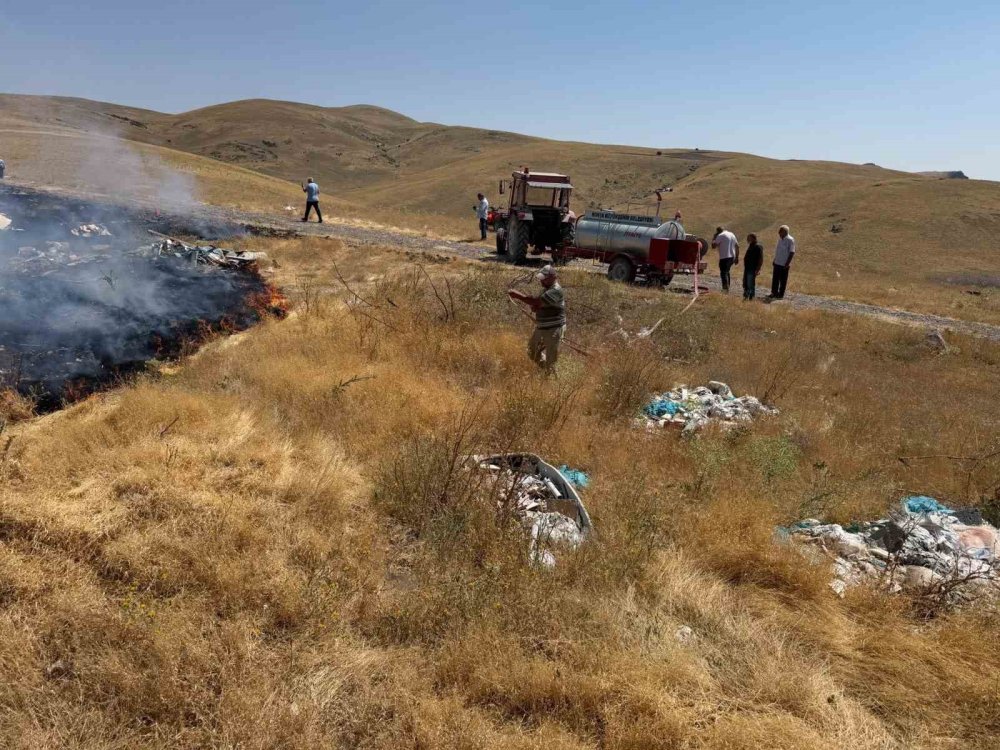 Konya'da anız yangını: Vatandaşlar ve ekipler seferber oldu