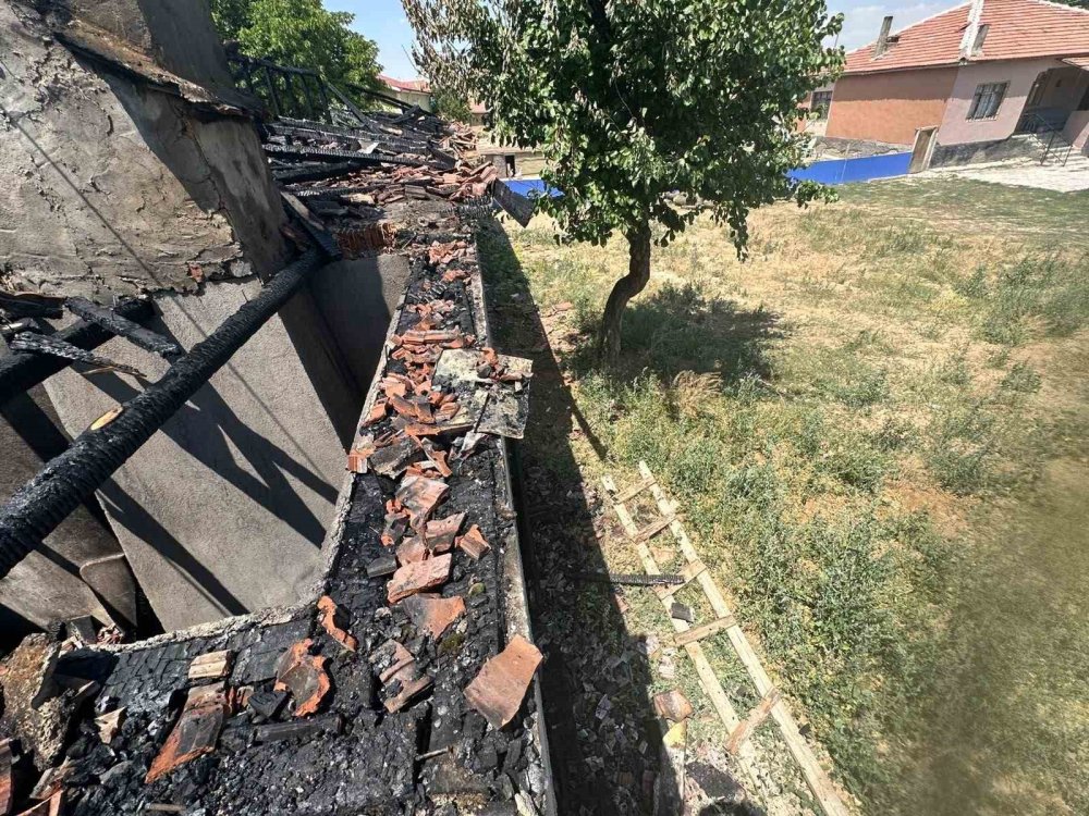 Kulu'da Müstakil Evde Alevler Çatıyı Sardı: Yangın Söndürüldü