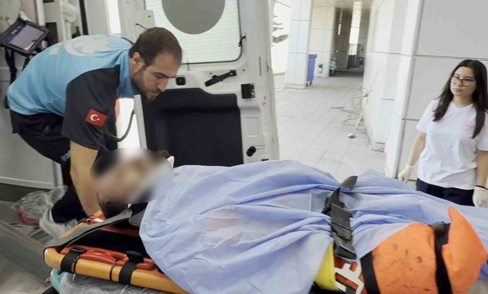 Temizlik Yaparken Pencereden Düşen Görevli Yaralandı