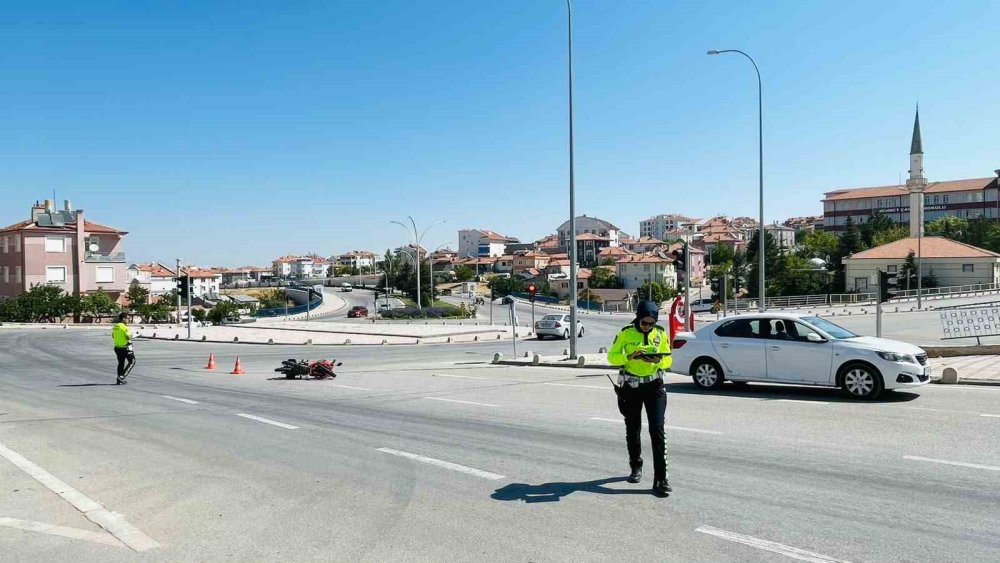 Karaman'da Kırmızı Işık İhlali Kazaya Yol Açtı: 1 Yaralı
