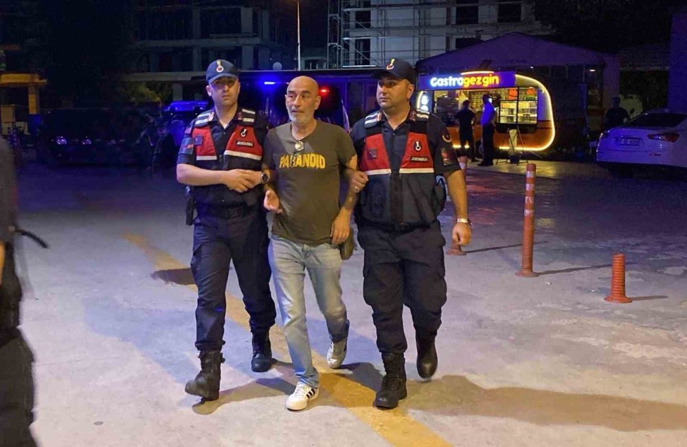 Ünlü Yönetmen Ezel Akay ve Kardeşi Uyuşturucudan Gözaltına Alındı