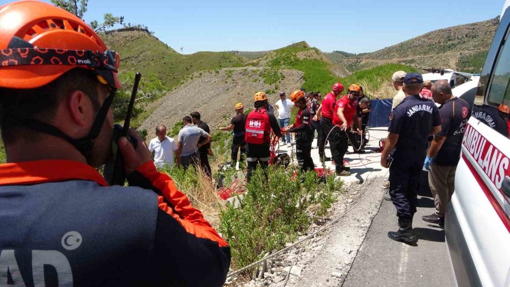 Antalya'da feci kaza: 150 metrelik uçuruma yuvarlanan Konya plakalı araçta 5 kişi yaşamını yitirdi