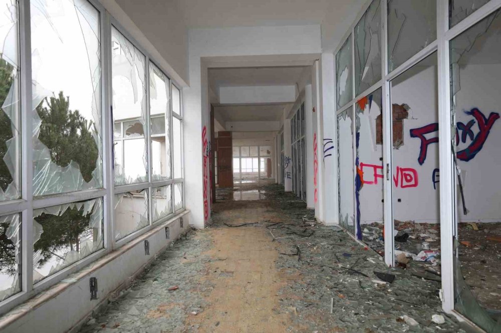 Beykoz Riva'daki "Metruk Otel" Yıkılıyor: Yerine Gençlik Kampı Yapılacak