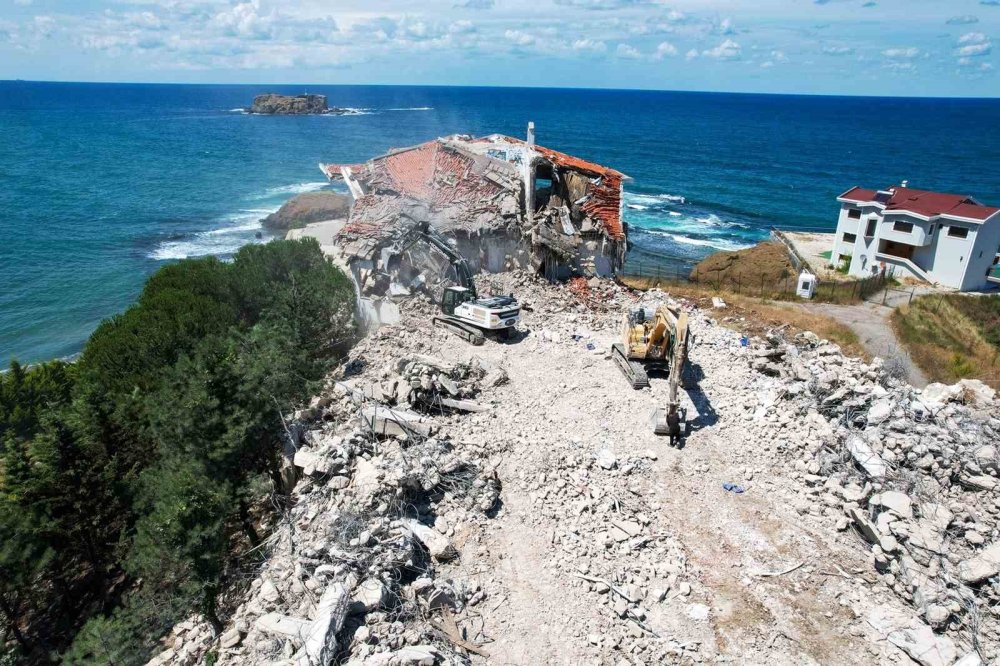 Beykoz Riva'daki "Metruk Otel" Yıkılıyor: Yerine Gençlik Kampı Yapılacak