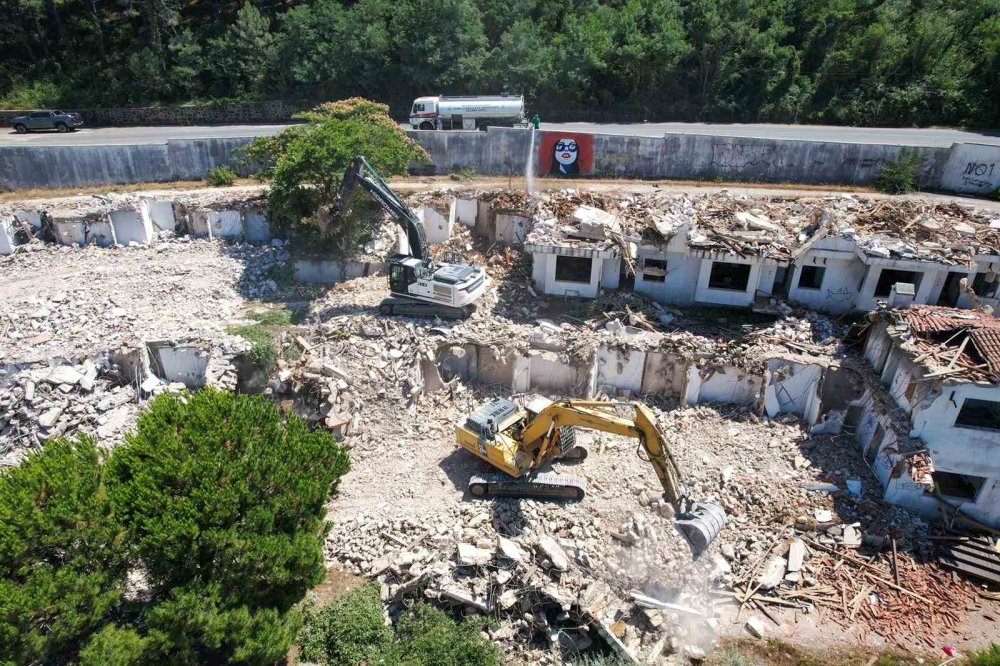 Beykoz Riva'daki "Metruk Otel" Yıkılıyor: Yerine Gençlik Kampı Yapılacak