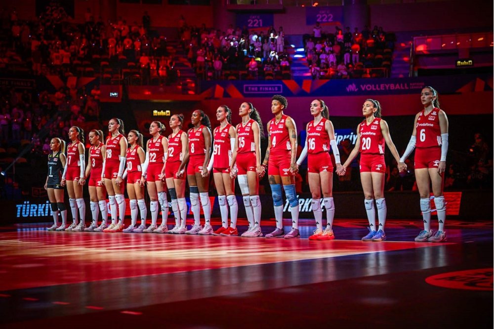 Filenin Sultanları finalde! Çin'i set vermeden geçti, rakip Brezilya