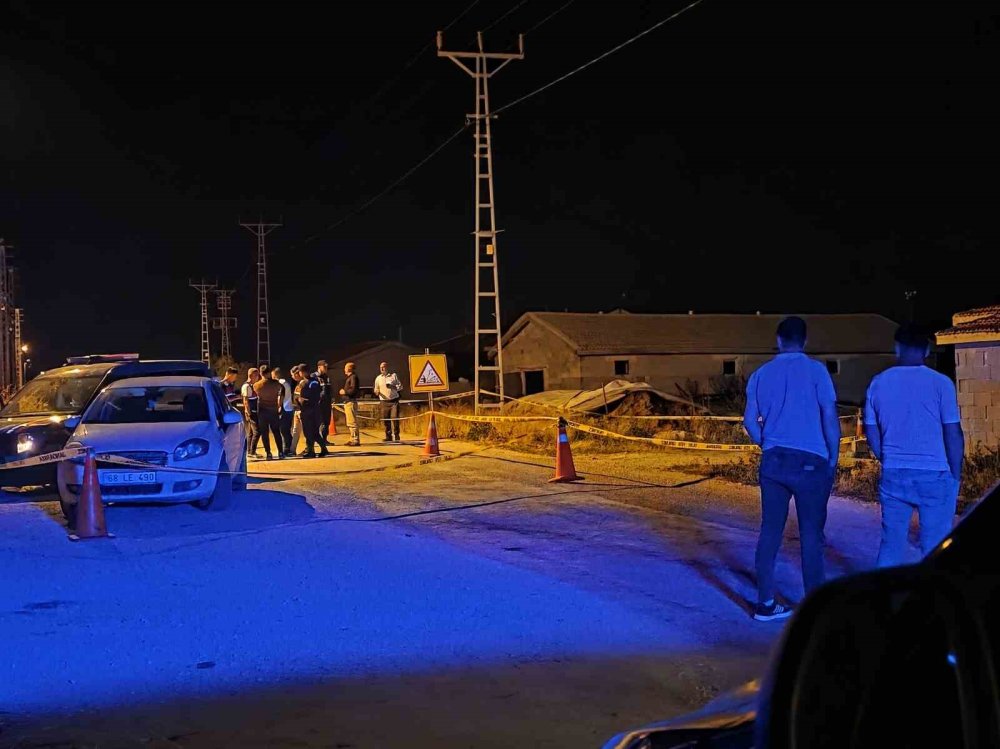 Ailesinin Gözü Önünde Başından Vuruldu