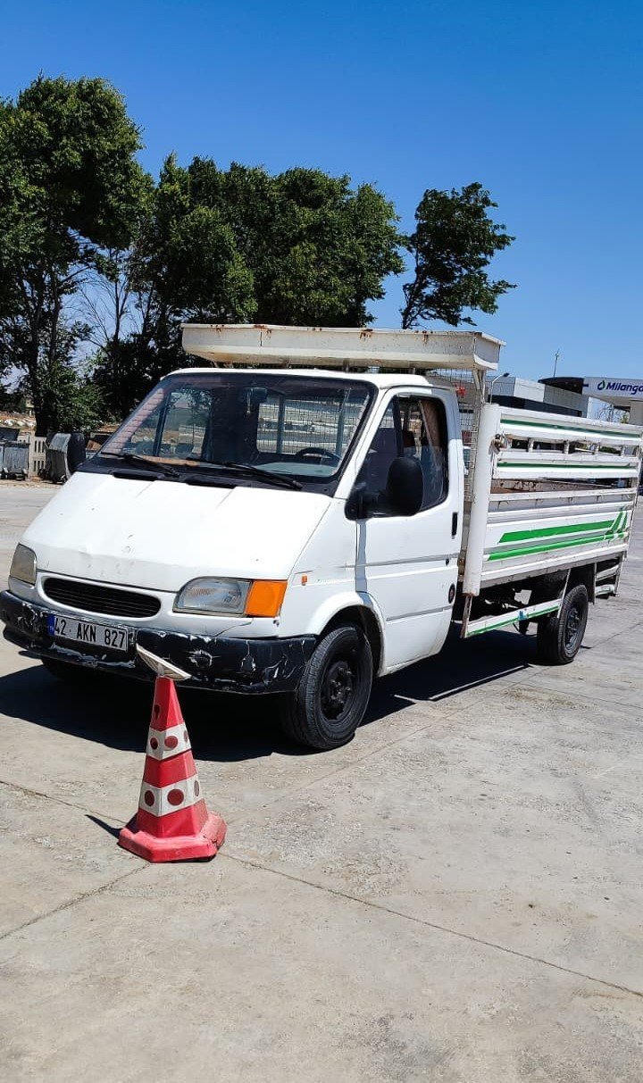 Çalındığını Jandarma Arayınca Öğrendi! Yakıtı Biten Kamyonet Terk Edildi