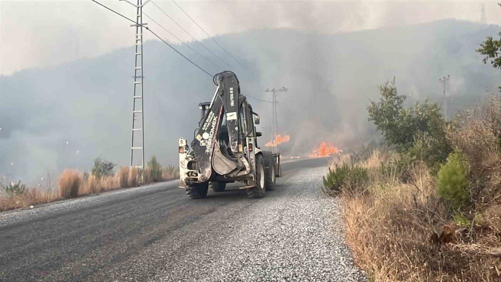Alevlere Karşı Zorlu Mesai: 4 İlde Yangınlar Kontrol Altında
