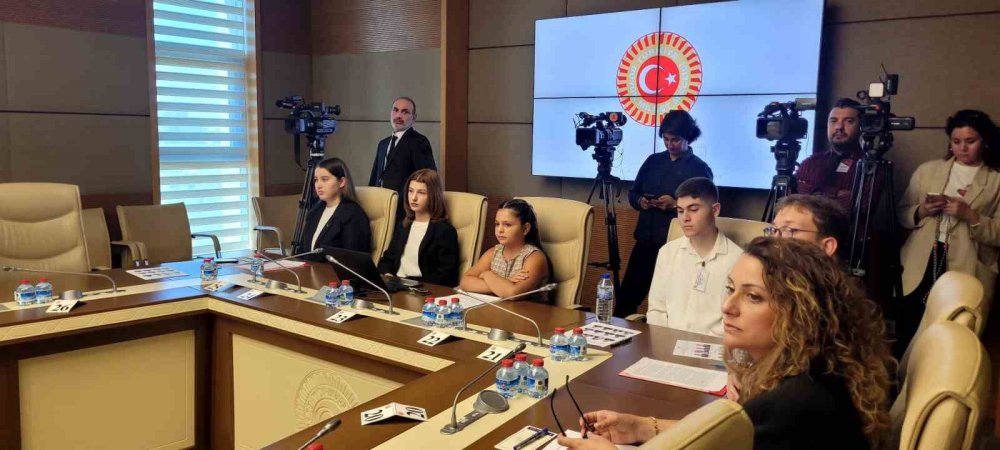Okullarda Dijital Risk: Öğrenciler Telefon Yasağı İstiyor
