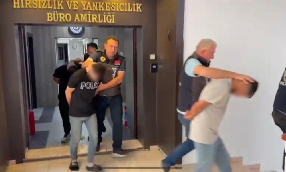 Otomobil hırsızlarının planını 35 kamera bozdu: 4 gözaltı
